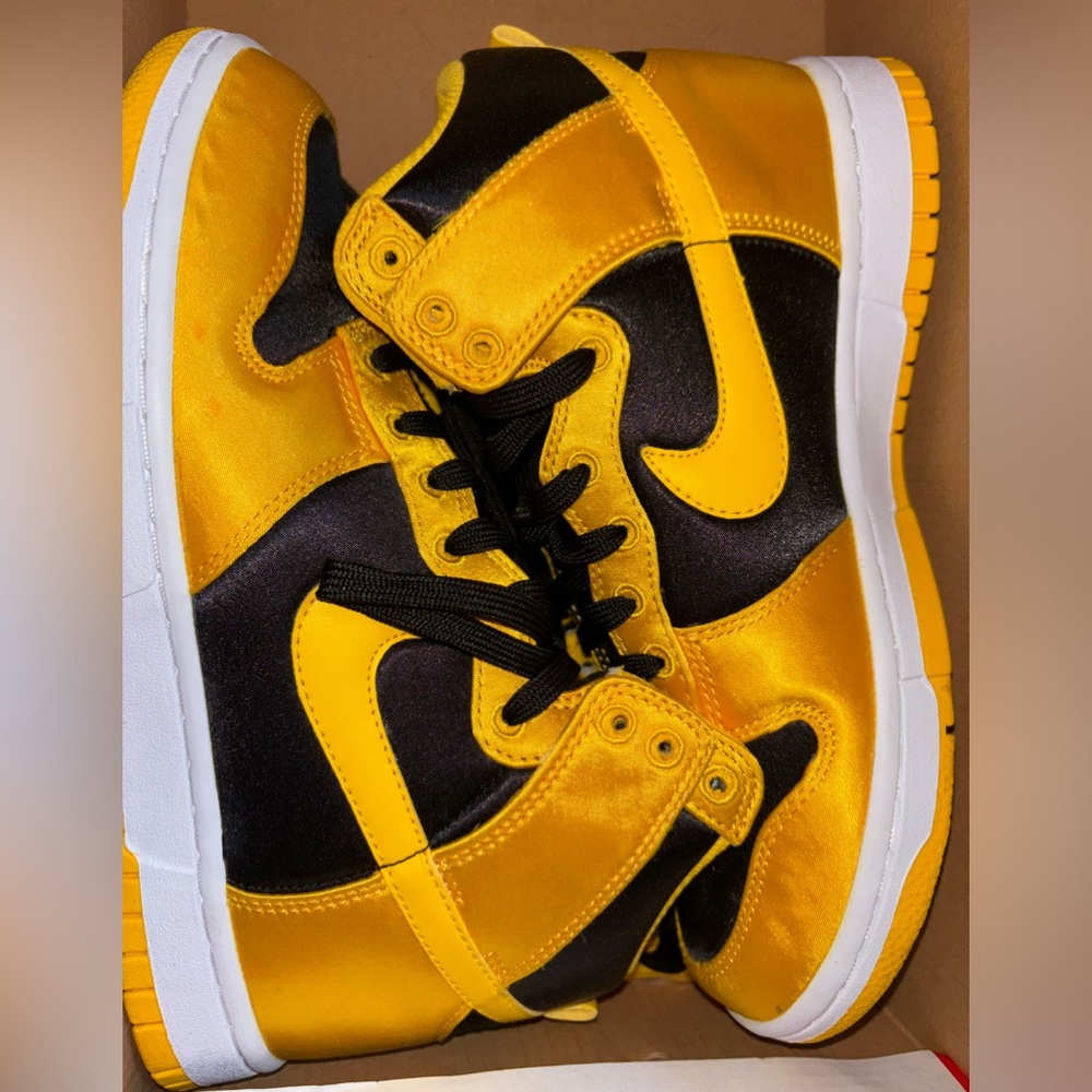 Nike Dunk high top💛
